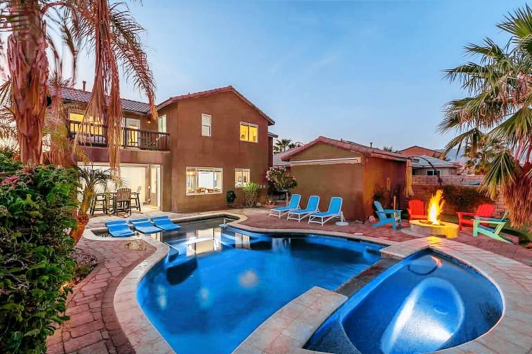 Vacation home with private pool — photo 3