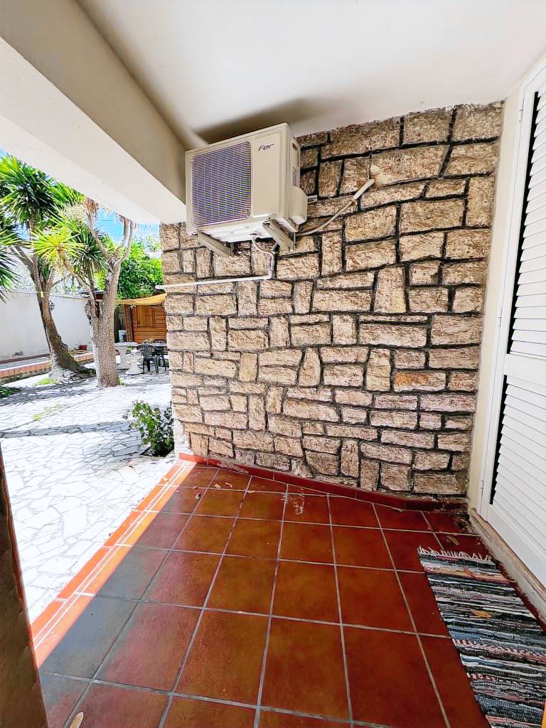 Holiday apartment with garden — photo 4
