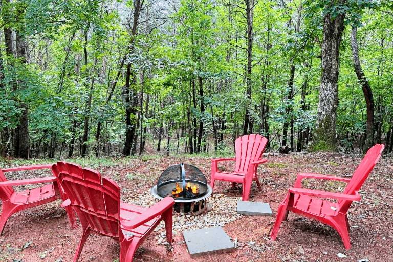 Vacation home with pool, hot tub & barbeque — photo 2