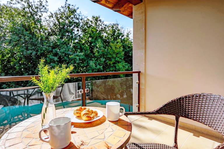 Holiday apartment with patio | Mountain view — photo 2