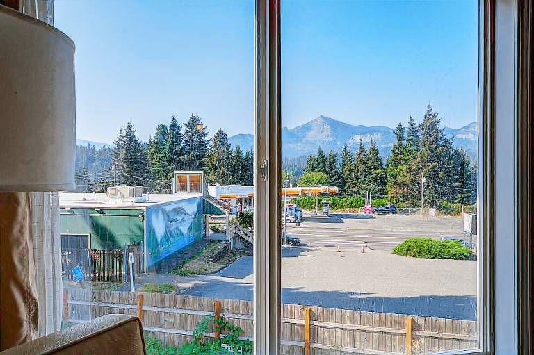 Columbia Gorge Inn — photo 5