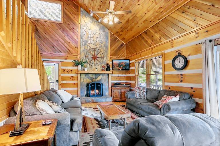 Cabin with hot tub & BBQ | Mountain view in Boone, NC
