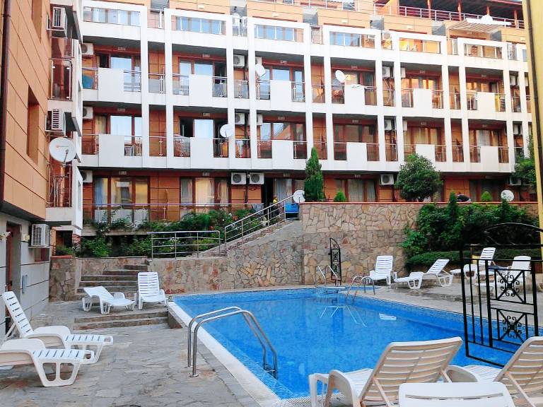 Holiday apartment with pool — photo 3