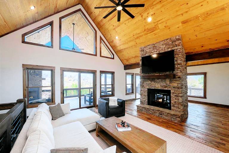 Family-oriented pleasant cabin with barbecue & hot tub | Mountain view | Dogs allowed — photo 2