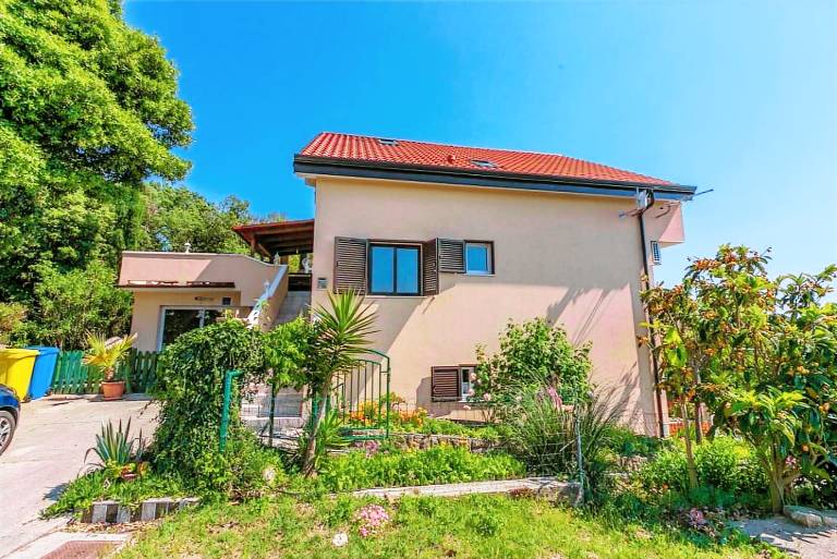 Holiday apartment with patio, barbecue & jacuzzi | Sea view | Pets allowed — photo 2