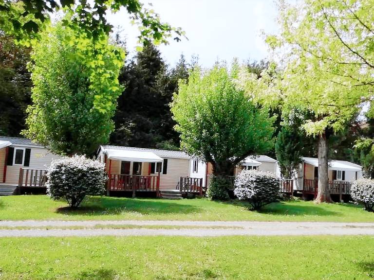 Mobile home with patio & heated pool | Dogs allowed — photo 2
