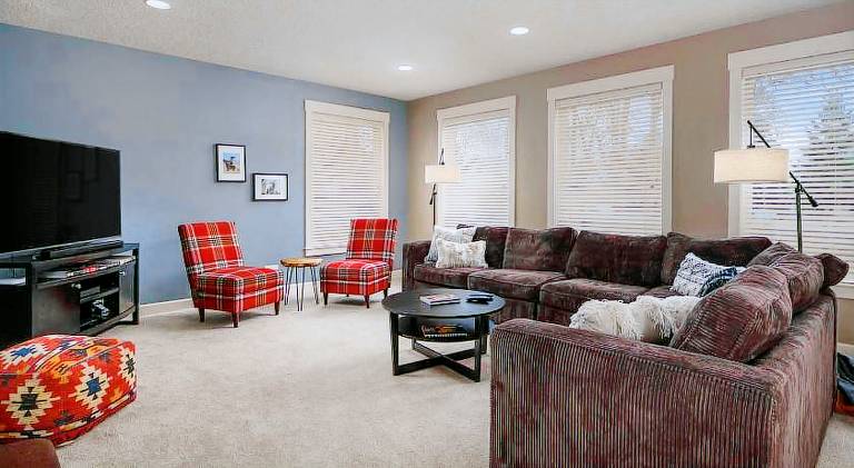 Vacation home with jacuzzi | Pets are welcome — photo 3
