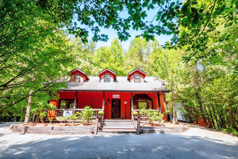 Secluded Soaks, Starlit S'mores, Fun Games & Movie Nights Near Crafts Community - Adventure Lodge in Gatlinburg, TN