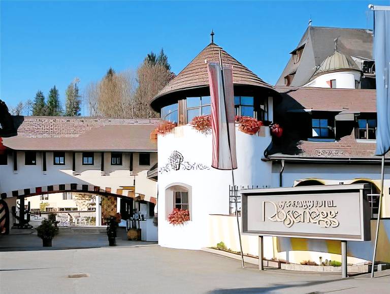 Family Hotel Schloss Rosenegg — photo 2