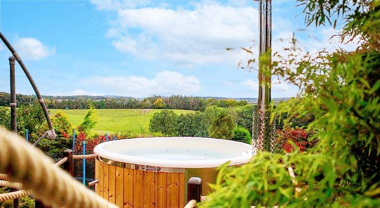 Vacation home with pool & hot tub — photo 3