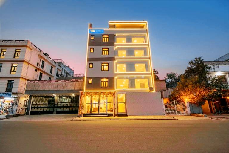 FabHotel Mona International