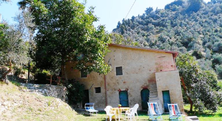 House with terrace, barbecue & yard in Camaiore