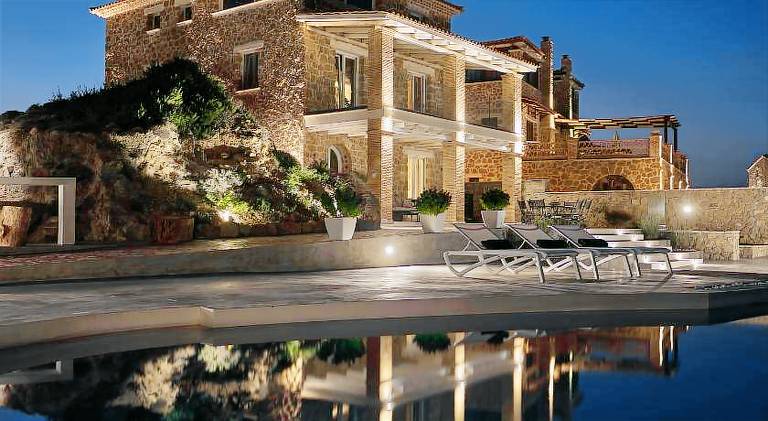 Villa with garden, private pool & hot tub | Good for workation — photo 2