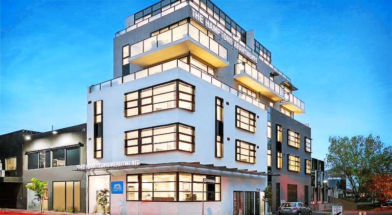Serviced apartment Caulfield South