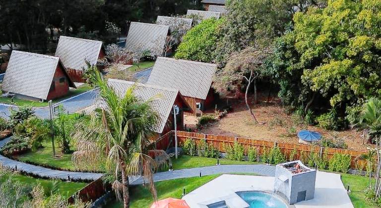Rental apartment with pool & yard — photo 3