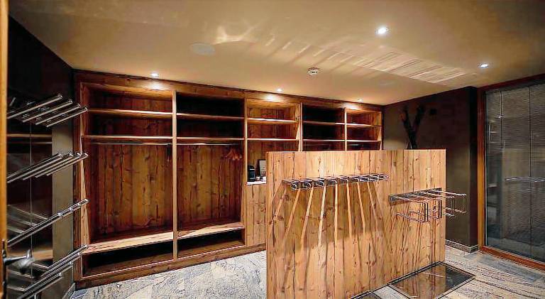 Chalet with jacuzzi — photo 5