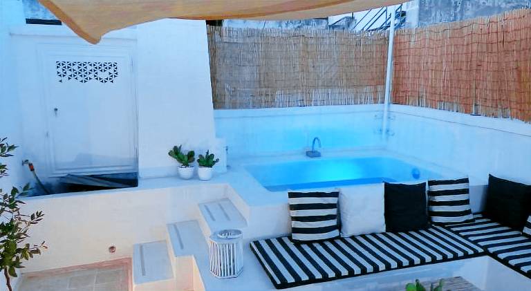 Holiday apartment with hot tub, pool & patio — photo 2