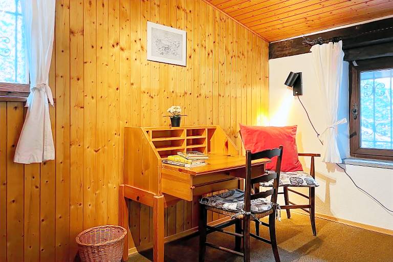 Freistehendes Chalet mit Pool und Garten