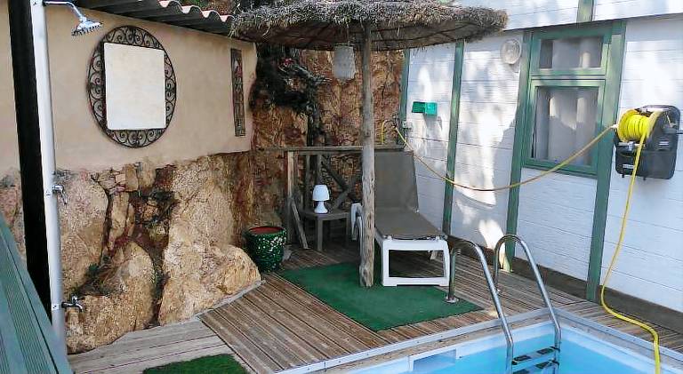 Chalet with private pool, barbeque & patio — photo 3