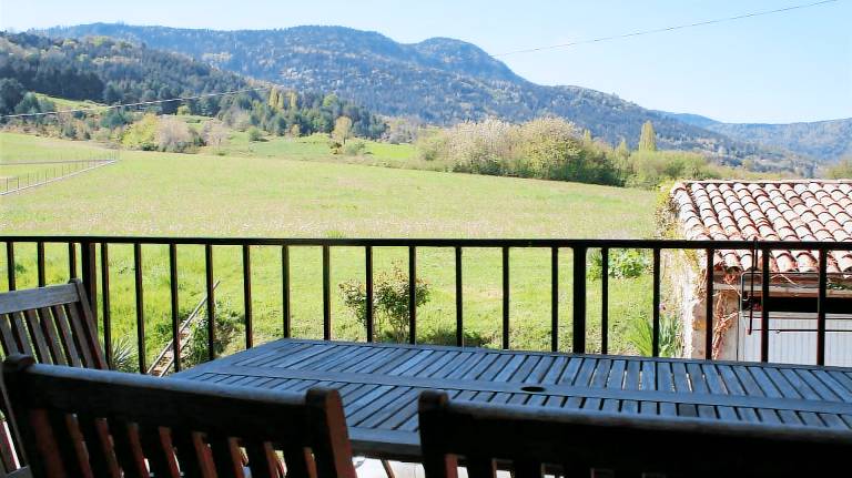 Gite with patio, barbeque & yard — photo 5