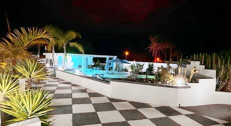 Villa with terrace, garden & pool | Dogs allowed — photo 5