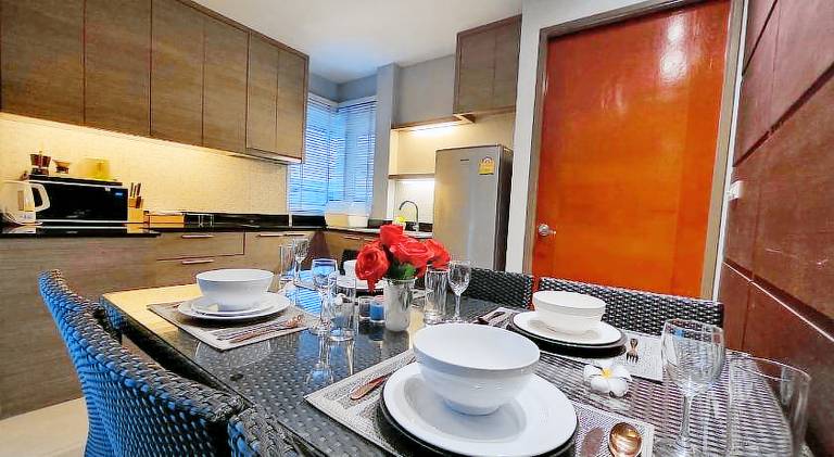 Villa with pool & hot tub | Pets are welcome — photo 3