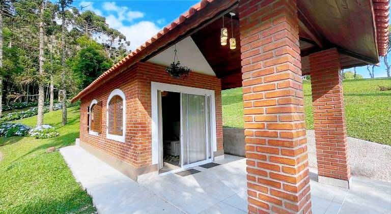 Lodge with grill, garden & patio — photo 4