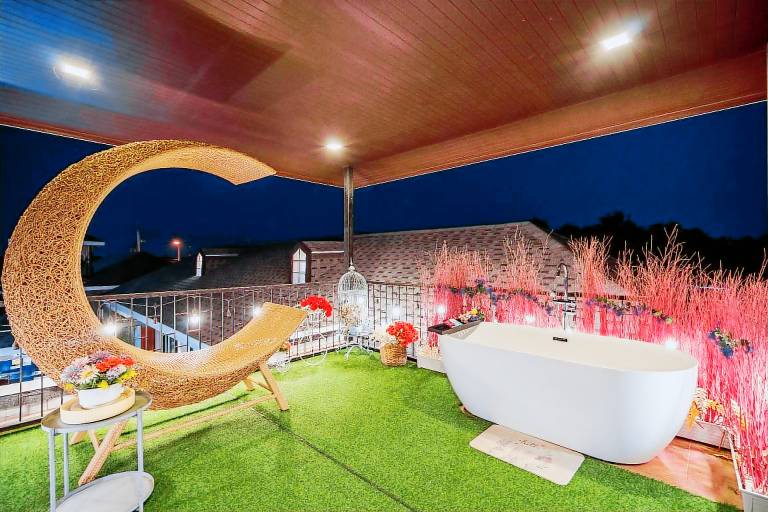 Spacious villa with grill, yard & pool | Perfect for remote work | Dogs allowed — photo 5