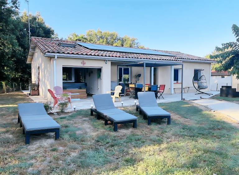 Holiday Home 'Gîte de Gabi' with Private Terrace, Wi-Fi and Air Conditioning in Montauban