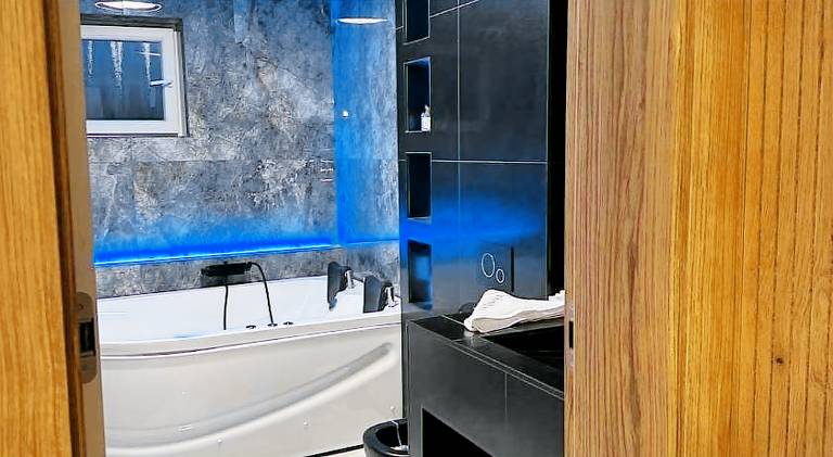 Beautiful apartment with hot tub | Pet-friendly — photo 3