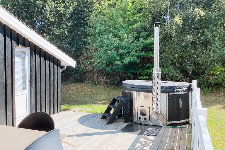 Vacation home with terrace — photo 2
