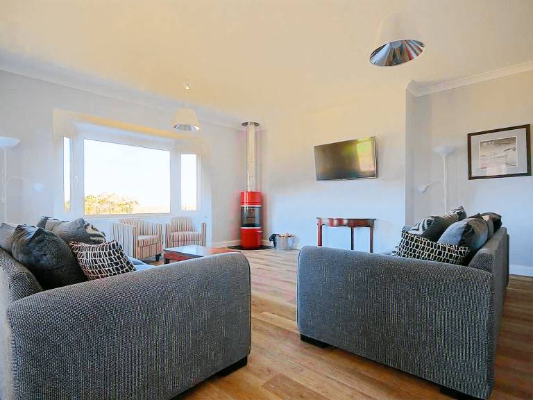 Cottage with yard | Beach view — photo 3