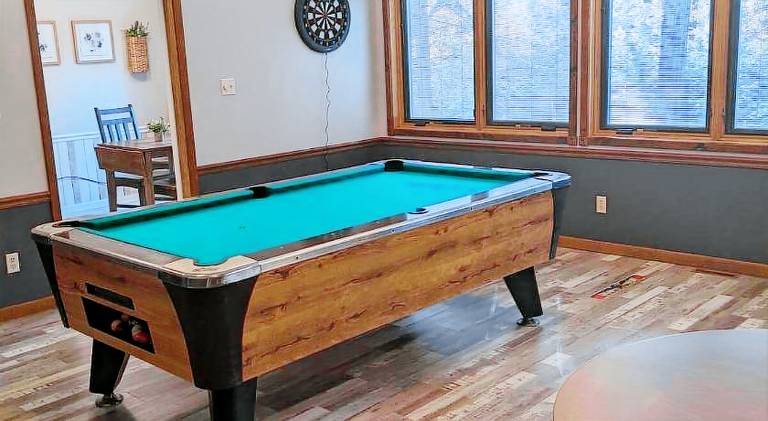 Vacation home with hot tub in Manhattan, KS