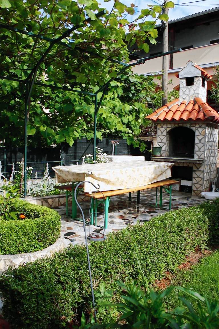 Holiday apartment with yard, grill & terrace | Pets allowed — photo 3