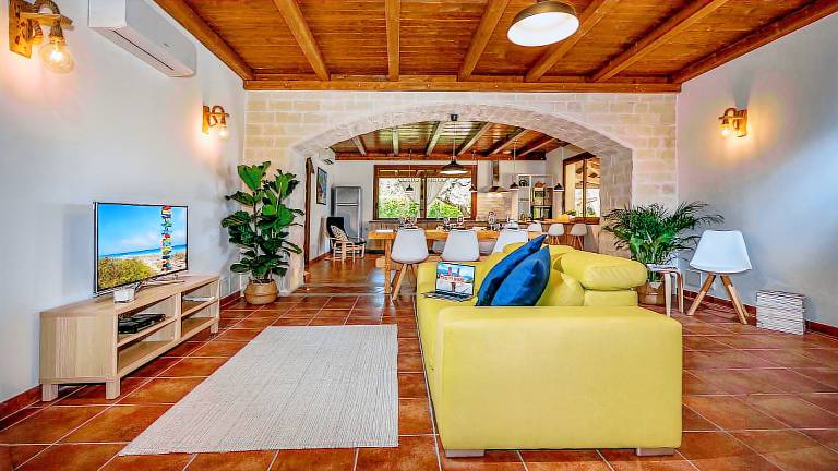 Villa with grill, hot tub & garden | Garden view — photo 4