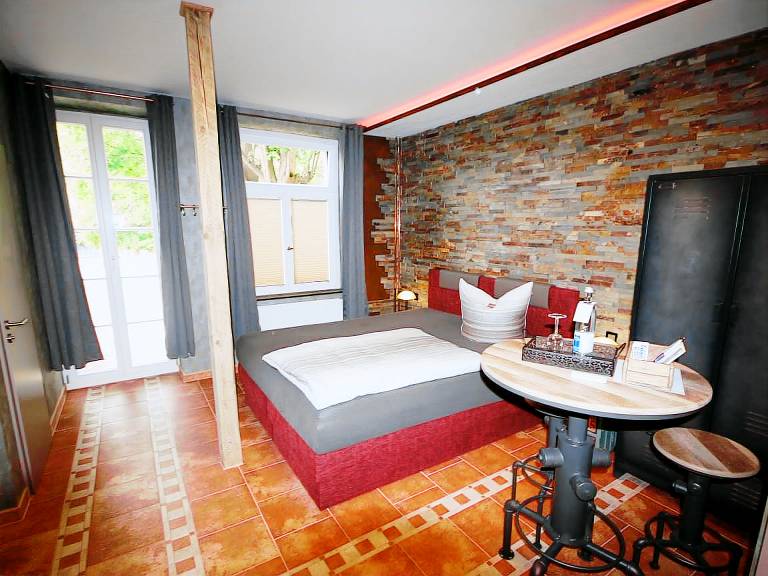 Family-friendly nice rental apartment with yard, patio & barbeque | Dogs allowed — photo 3