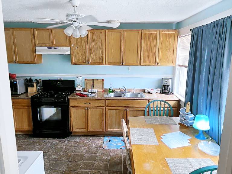 Historic Beach Side Getaway - Pet friendly, WiFi — photo 3