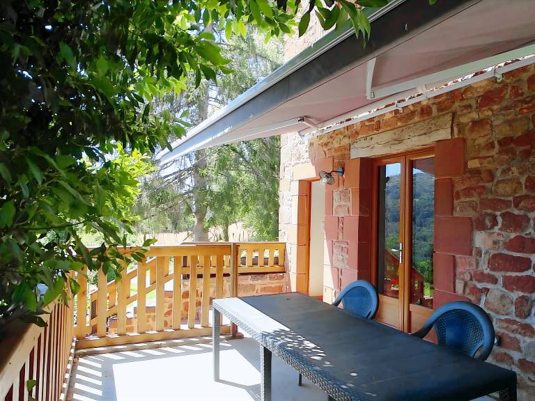 Vacation home with patio, yard & barbecue | Lake view — photo 5