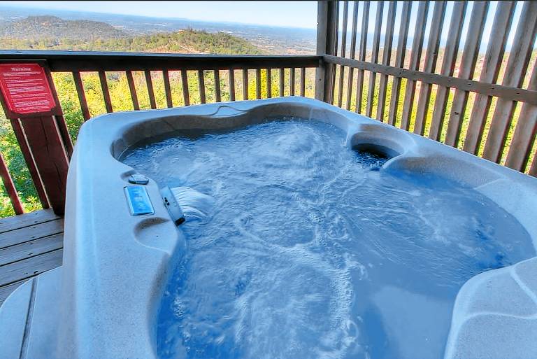 Mountain Top Cabin with Views Hot Tub and Arcade — photo 3