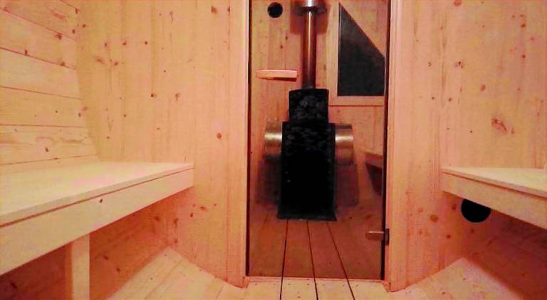 Nice lodge with yard, BBQ & sauna | Pets allowed — photo 4