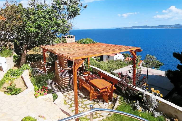 Two bedroom apartment with terrace and sea view Mimice, Omiš (A-14230-b) in Omis
