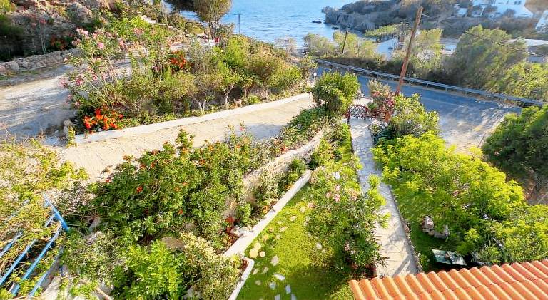 Vacation home with terrace & garden — photo 4