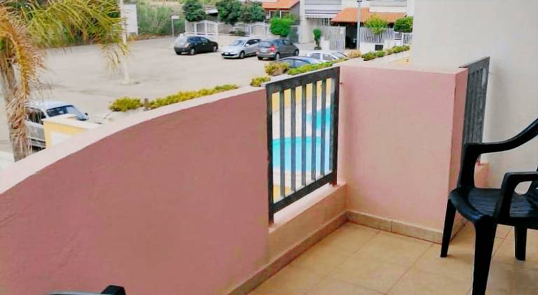 House with pool — photo 3