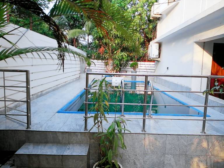 Holiday apartment with pool, yard & patio — photo 2