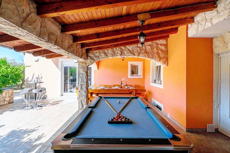 House with terrace, private pool & yard — photo 4