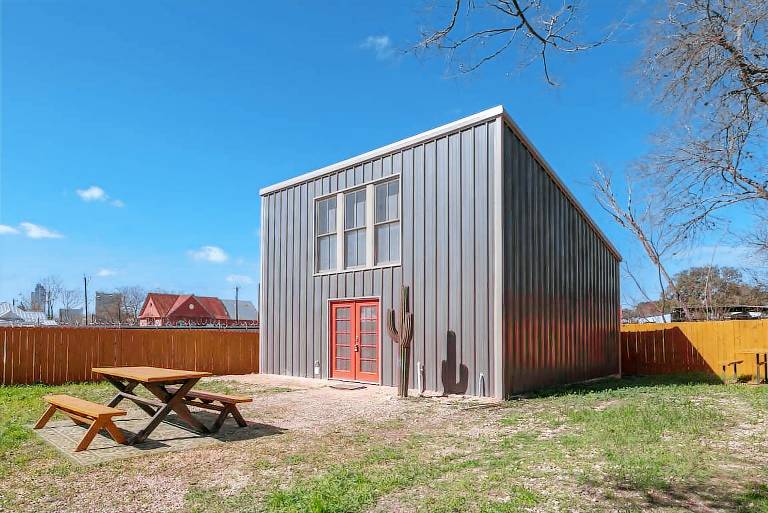 Gorgeous Guesthouse Near Amazing Downtown