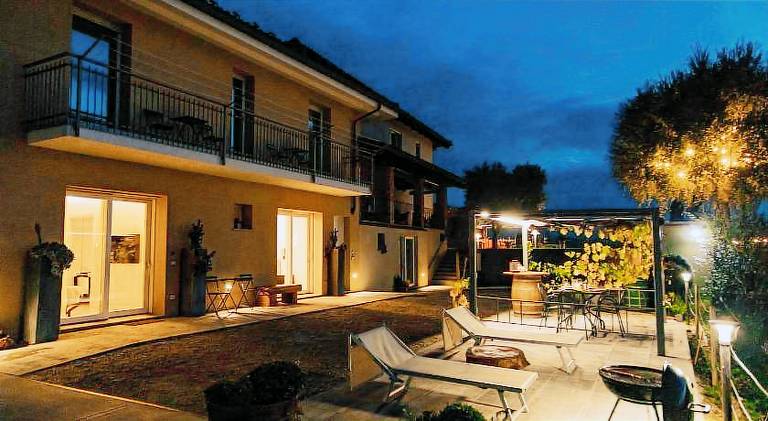 Charming apartment with yard, patio & private pool | Pets allowed — photo 4