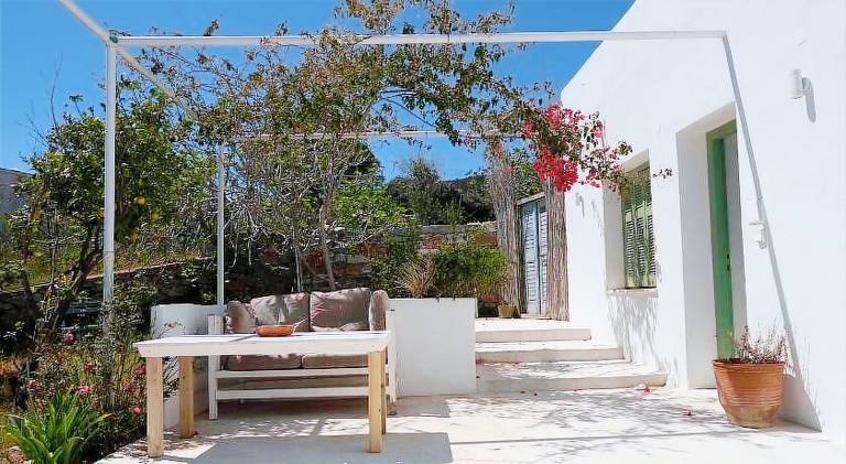Family-oriented beautiful vacation home with terrace & yard | Beach nearby | Perfect for remote work | Pet-friendly — photo 2
