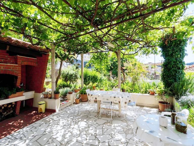 Studio with patio & grill in Dubrovnik