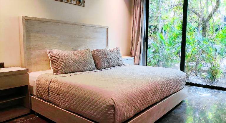Rental apartment with hot tub & pool | Pet-friendly — photo 2
